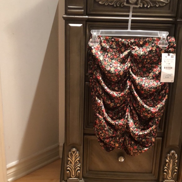 New Zara skirt light weight size L fits M - Picture 3 of 4